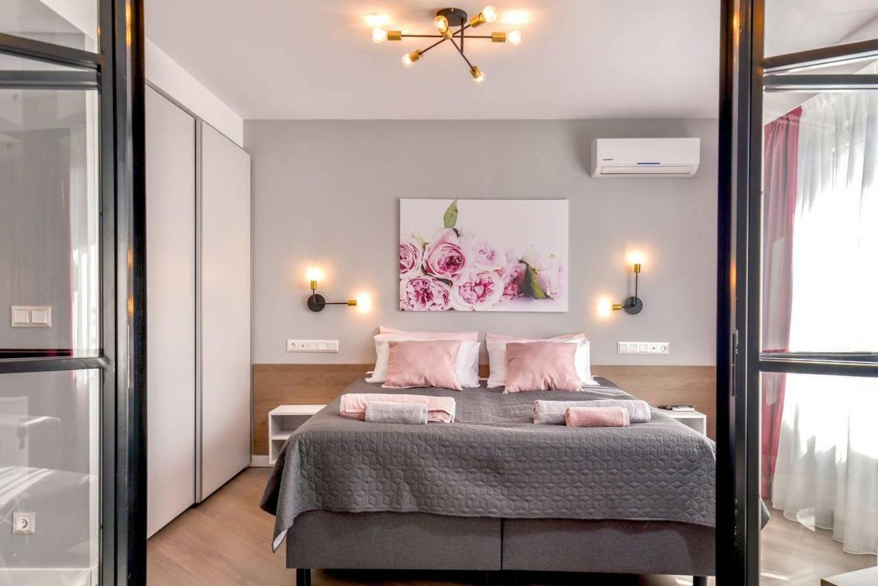 Rose One Bedroom Designer Apartment In City Centre By Flat Mаnager Σόφια Εξωτερικό φωτογραφία